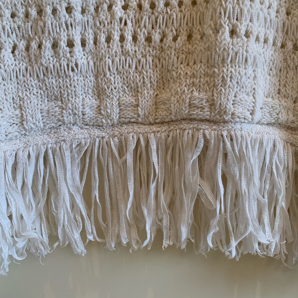 AEO Crochet Poncho - Picture 6 of 8